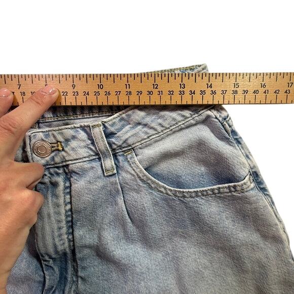 Pilcro Anthropologie Balloon Tapered High Rise Pleated Light Wash Soft Sz 29 - Picture 12 of 16